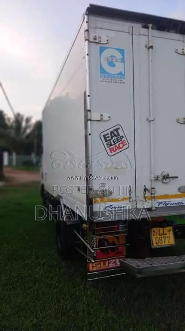 Isuzu Freezer 2013 Lorry (Used)