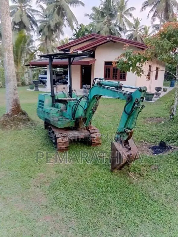 Mitsubishi 10 2011 Heavy-Duty (Used)