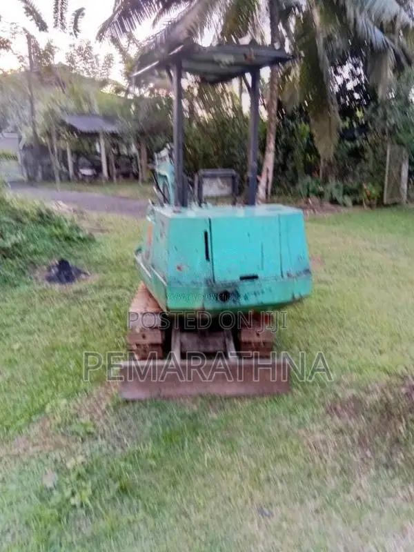 Mitsubishi 10 2011 Heavy-Duty (Used)