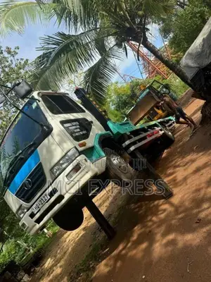 Nissan Nissan 1993 Heavy-Duty (Used)