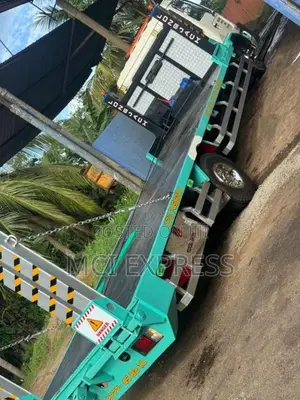 Nissan Nissan 1993 Heavy-Duty (Used)