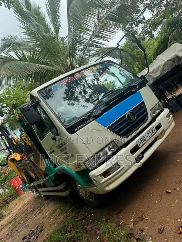 Nissan Nissan 1993 Heavy-Duty (Used)