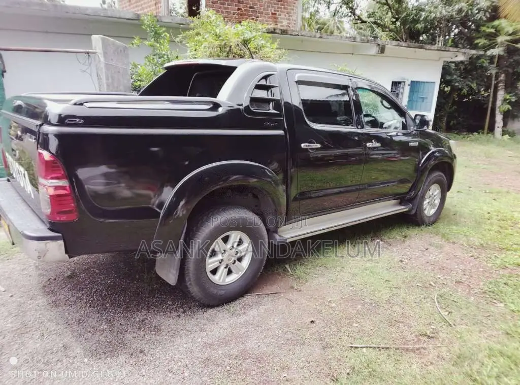 Toyota Hilux 2015 Pickup (Used)