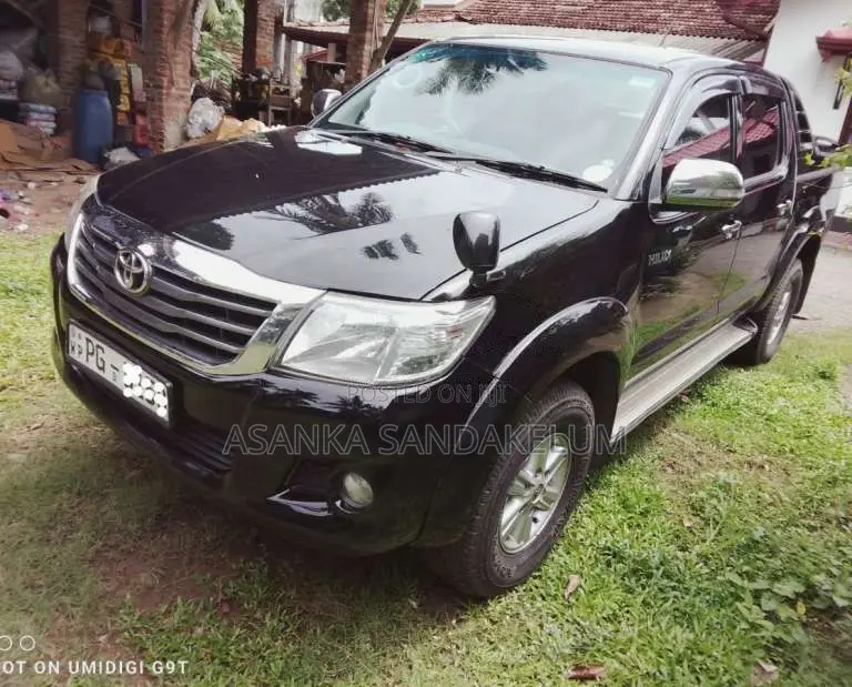 Toyota Hilux 2015 Pickup (Used)