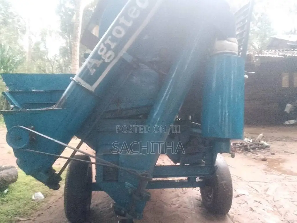 Massey-Ferguson Tsunami Harvester 2012 Tractor (Used)