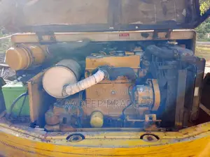 Komatsu 40-6 2015 Heavy-Duty (Used)