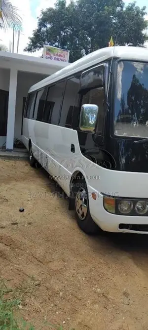 Mitsubishi Fuso 2013 Bus (Used)
