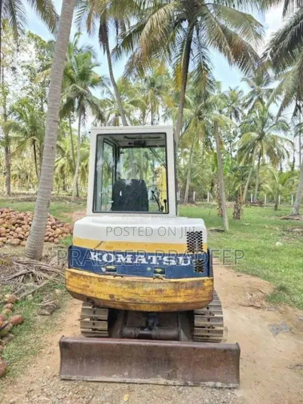 Komatsu PC30-6 2014 Heavy-Duty (Used)