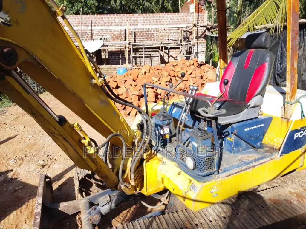 Komatsu 40-6 2015 Heavy-Duty (Used)