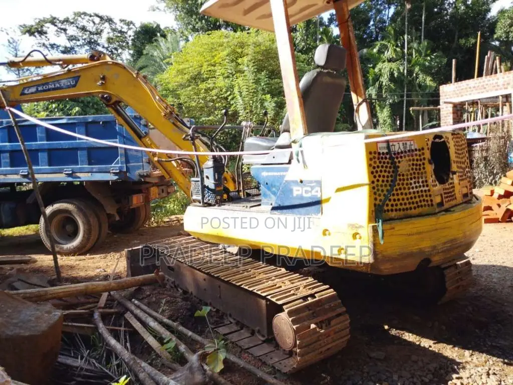 Komatsu 40-6 2015 Heavy-Duty (Used)