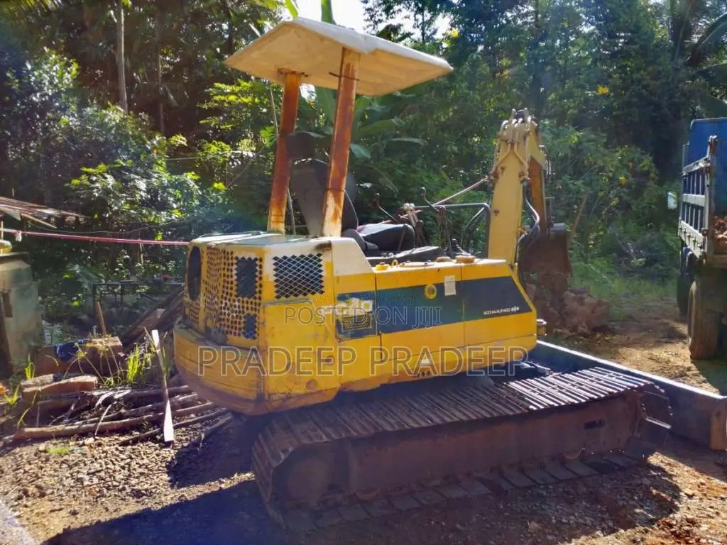 Komatsu 40-6 2015 Heavy-Duty (Used)