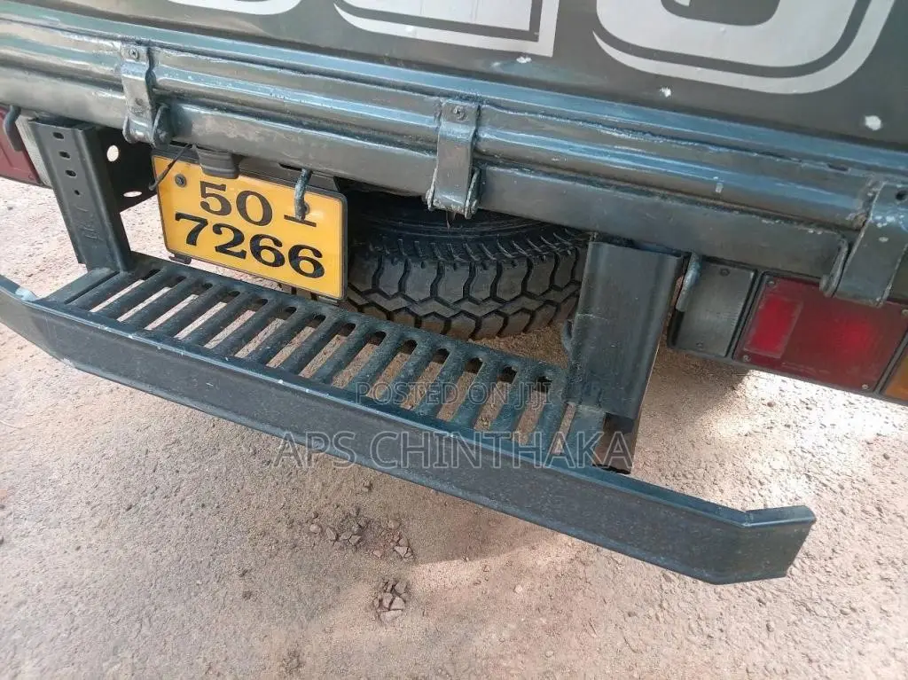 Isuzu ELF 1983 Crew Cab (Used)