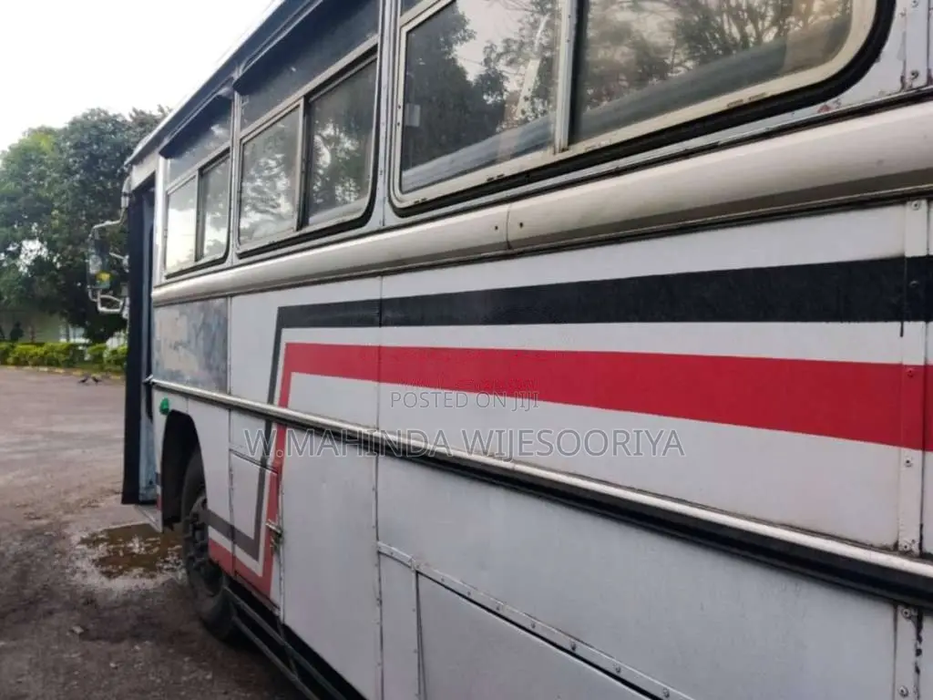 Ashok-Leyland Viking 2004 Bus (Used)