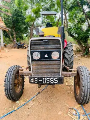 Massey-Ferguson 240 1995 Tractor (Used)