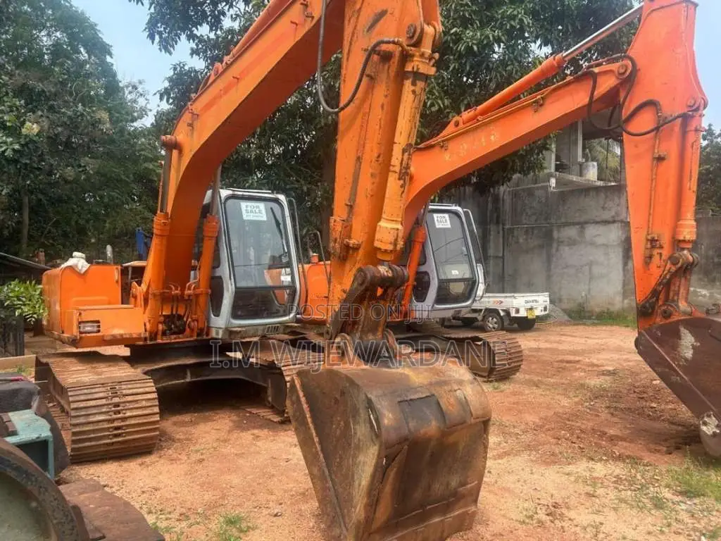 Hitachi 120 Excavator 2000 Heavy-Duty (Used)