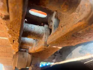 Hitachi 120 Excavator 2000 Heavy-Duty (Used)
