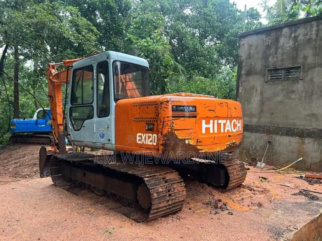 Hitachi 120 Excavator 2000 Heavy-Duty (Used)