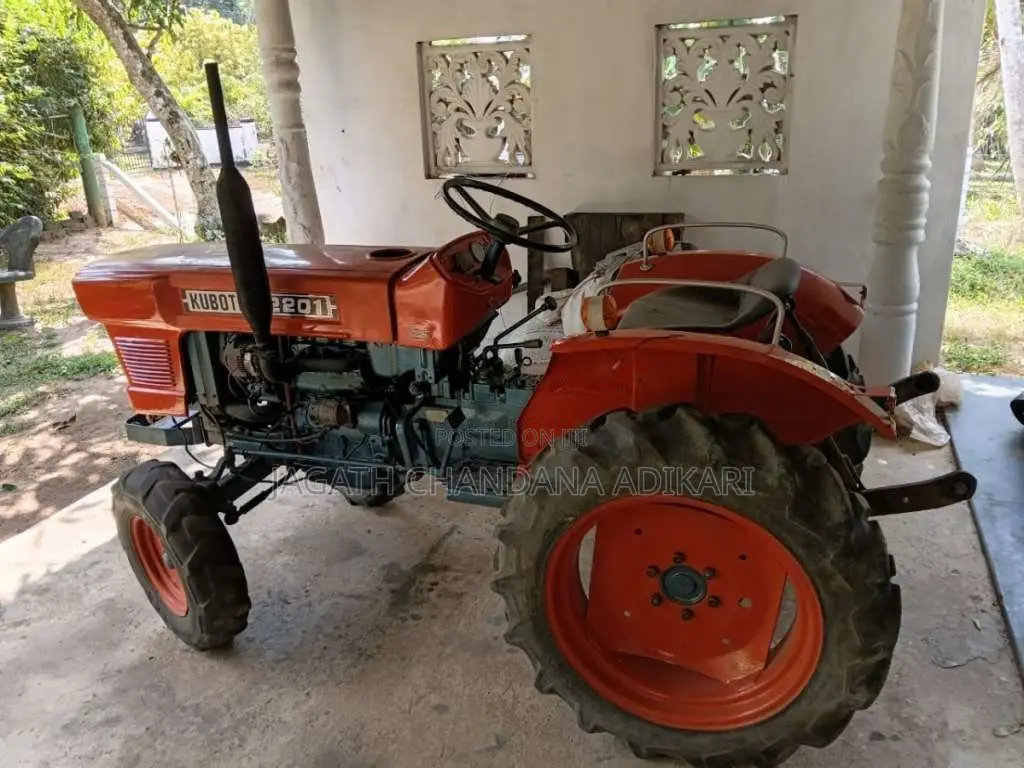Kubota L2201 2000 Tractor (Used)