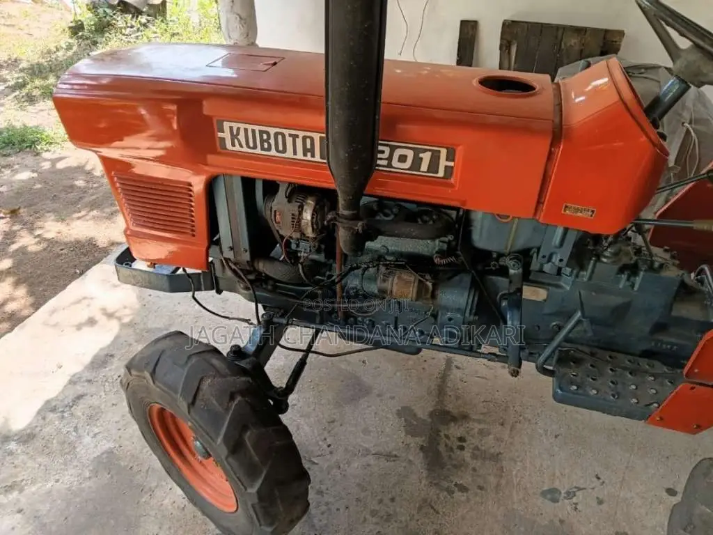Kubota L2201 2000 Tractor (Used)