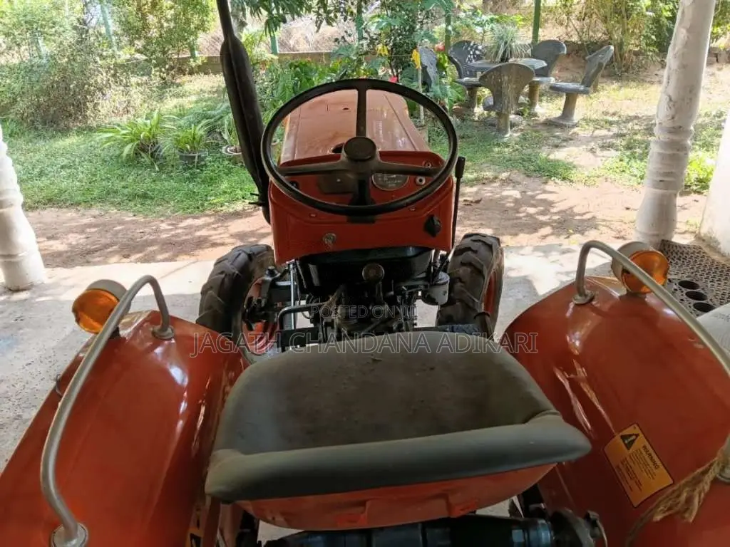 Kubota L2201 2000 Tractor (Used)