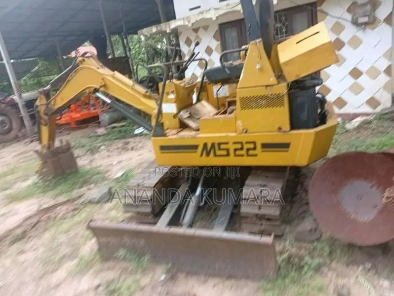 Mitsubishi 22 2021 Heavy-Duty (Used)