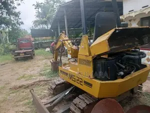 Mitsubishi 22 2021 Heavy-Duty (Used)