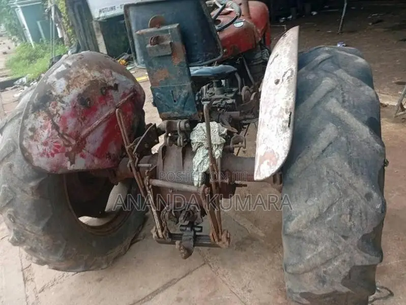 Massey-Ferguson 35 1982 Tractor (Used)