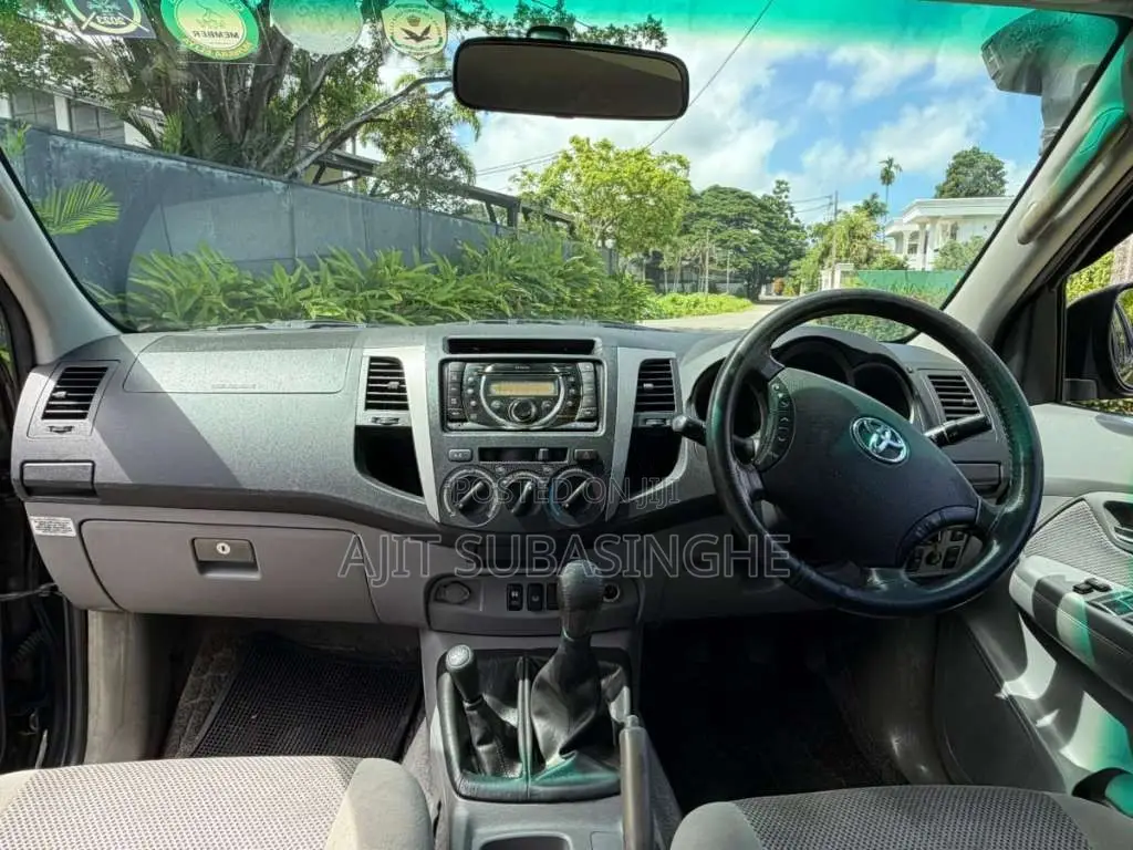 Toyota Hilux Vigo 2011 Pickup (Used)