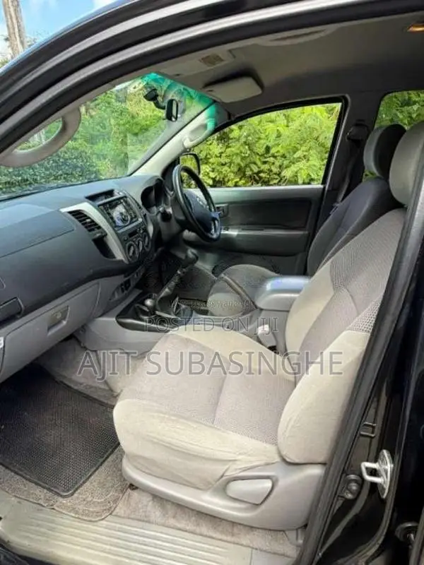 Toyota Hilux Vigo 2011 Pickup (Used)
