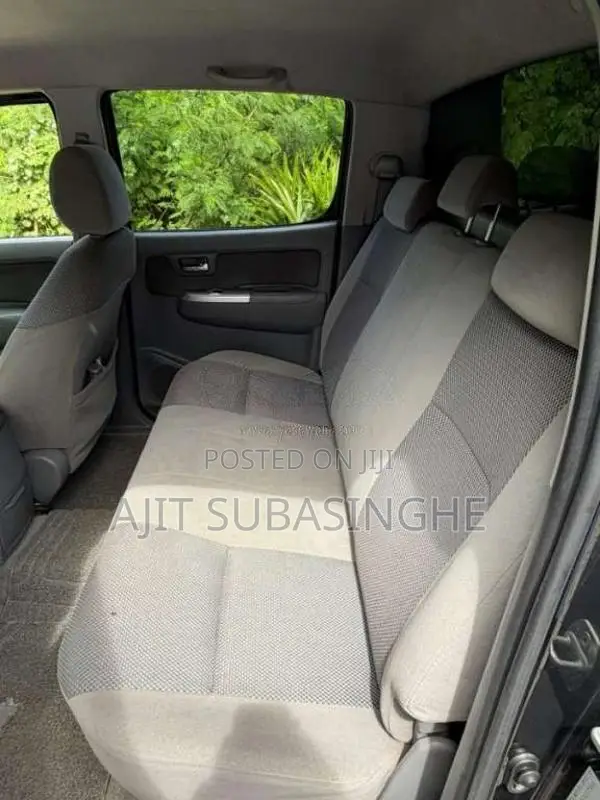 Toyota Hilux Vigo 2011 Pickup (Used)