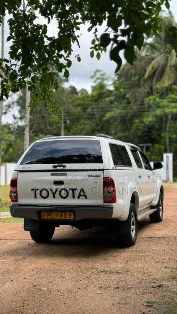 Toyota Hilux 2012 Pickup (Used)