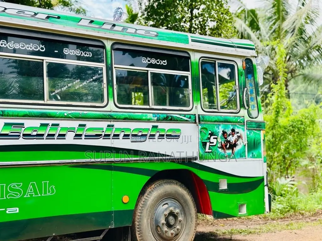 Ashok-Leyland Hino Power 2005 Bus (Used)