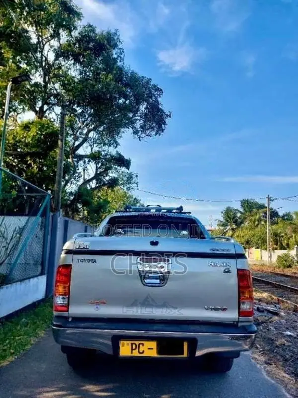 Toyota Hilux 2006 Pickup (Used)