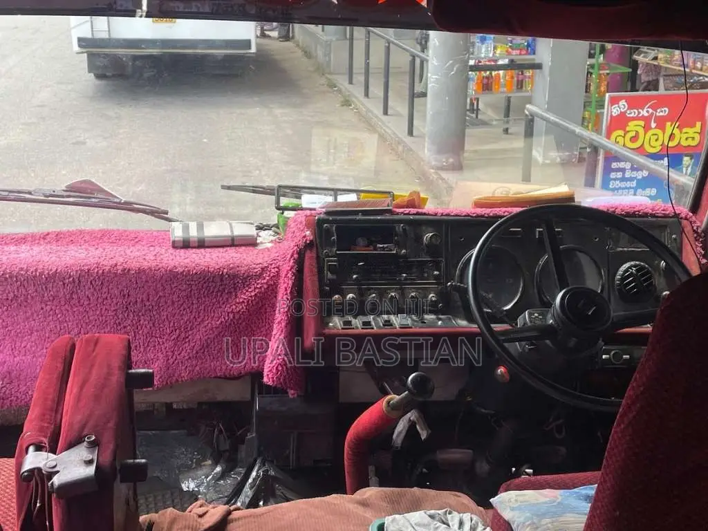 Isuzu Journey 1988 Bus (Used)