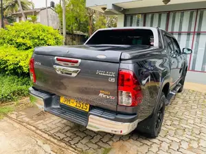 Toyota Hilux 2018 Pickup (Used)