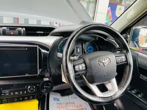 Toyota Hilux 2018 Pickup (Used)