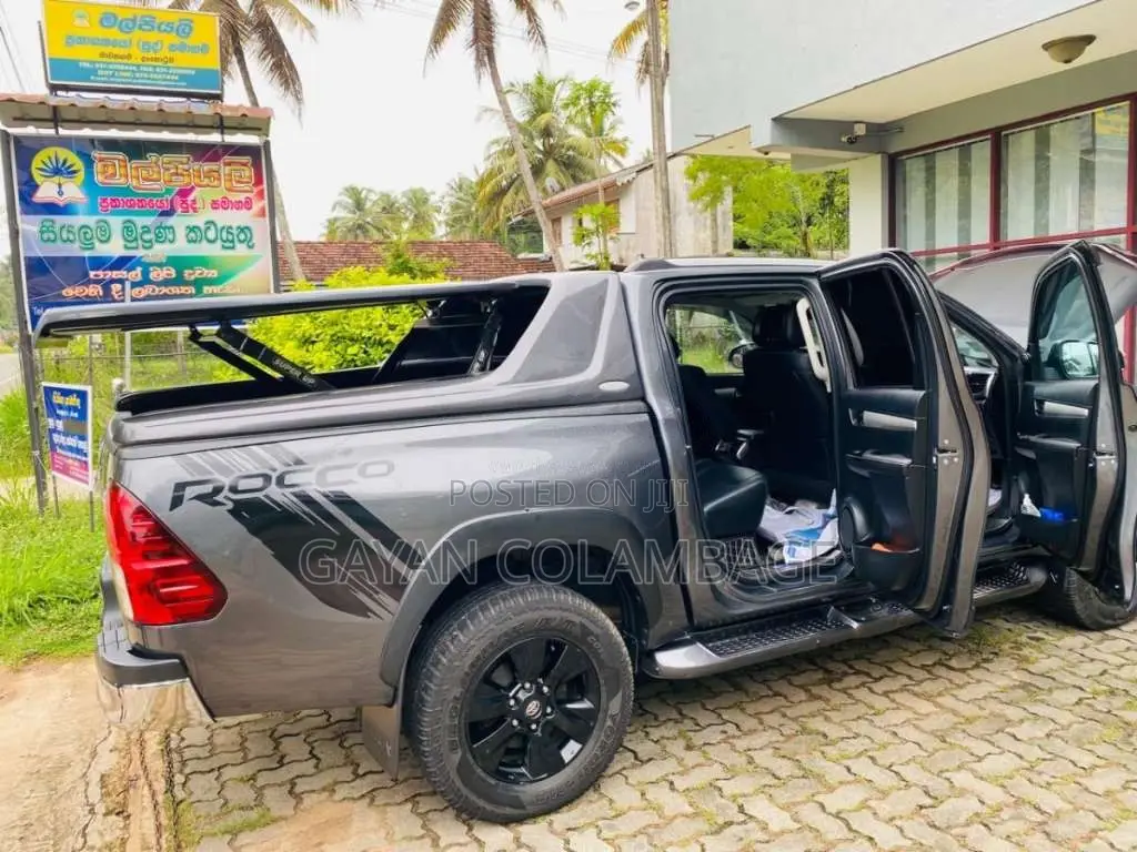 Toyota Hilux 2018 Pickup (Used)