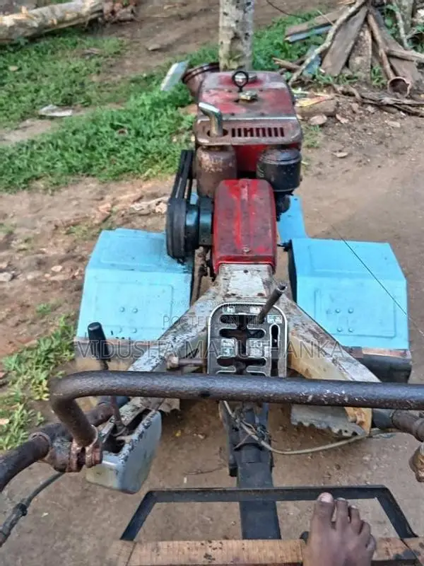 Kubota K700 2000 Tractor (Used)