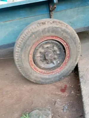 Kubota K700 2000 Tractor (Used)
