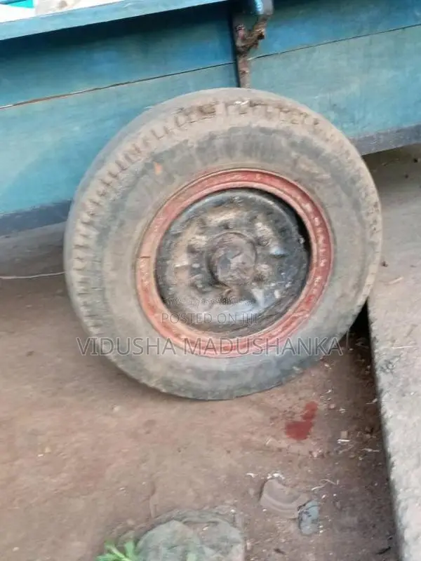 Kubota K700 2000 Tractor (Used)