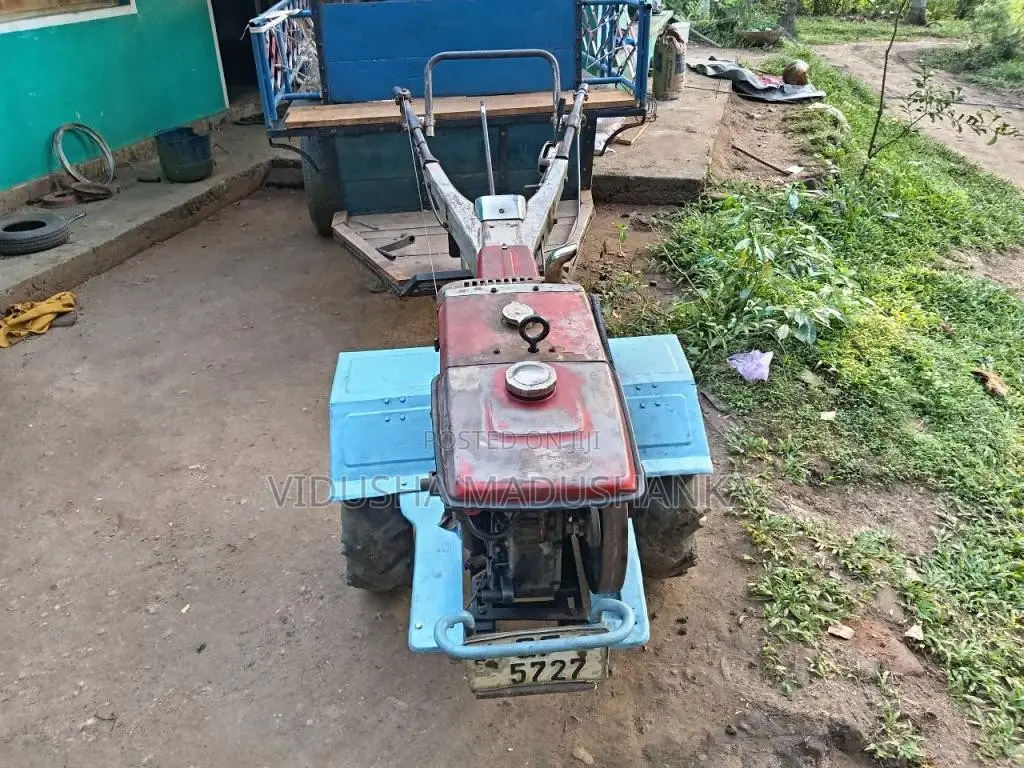 Kubota K700 2000 Tractor (Used)