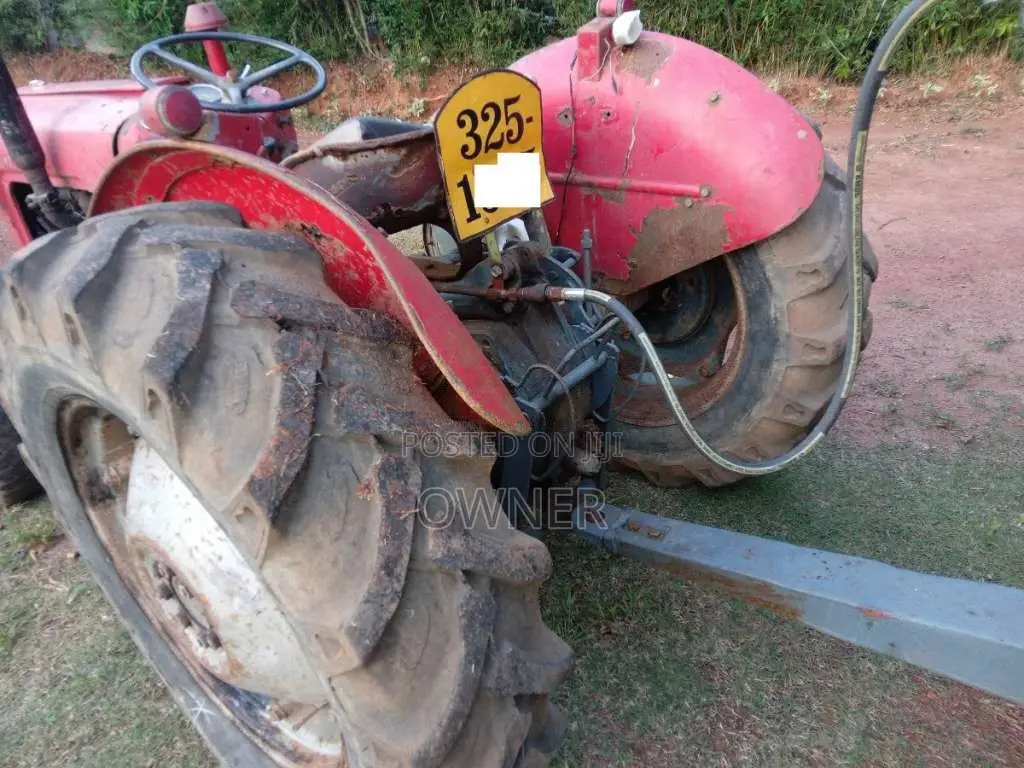 Massey-Ferguson IMT 539 1992 Tractor (Used)