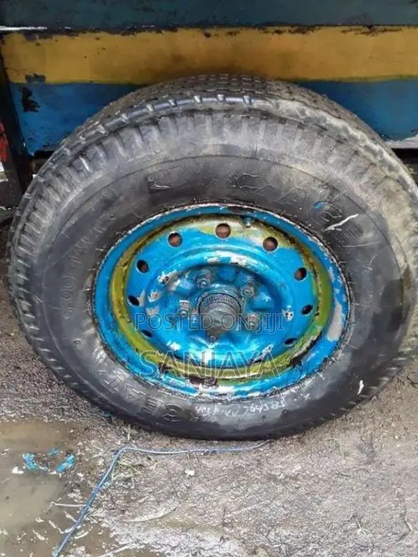 Kubota Trailer 2010 Tractor (Used)