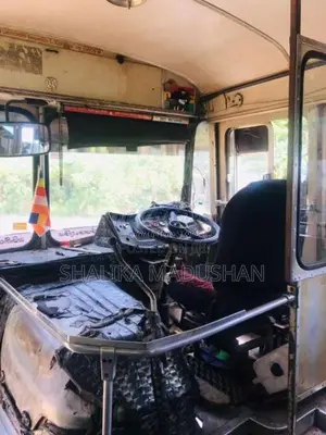 Ashok-Leyland Viking 2004 Bus (Used)