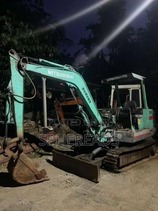 Mitsubishi ME30 Excavator 2015 Heavy-Duty (Used)
