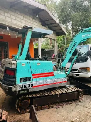 Mitsubishi ME30 Excavator 2015 Heavy-Duty (Used)