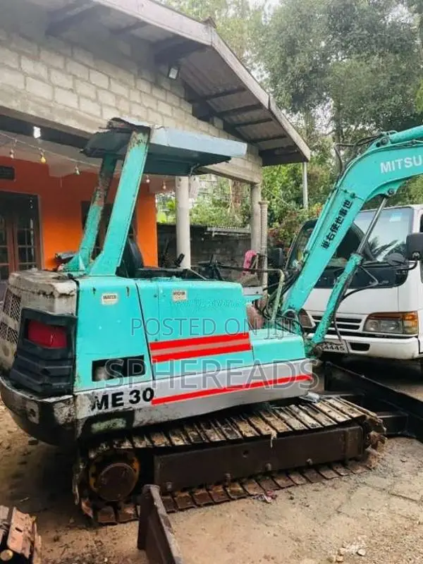 Mitsubishi ME30 Excavator 2015 Heavy-Duty (Used)