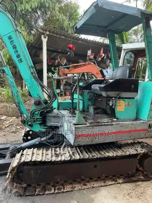 Mitsubishi ME30 Excavator 2015 Heavy-Duty (Used)