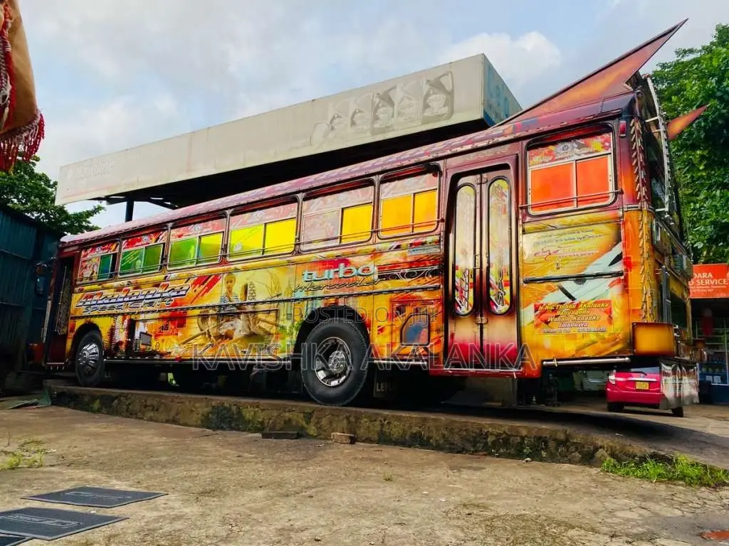 Ashok-Leyland Leyland 2010 Bus (Used)