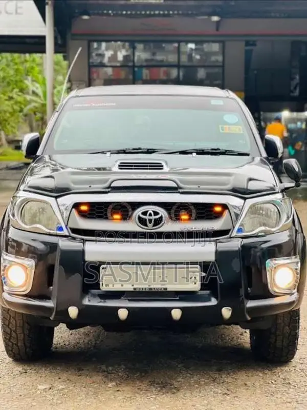 Toyota Hilux Smart 2010 Pickup (Used)